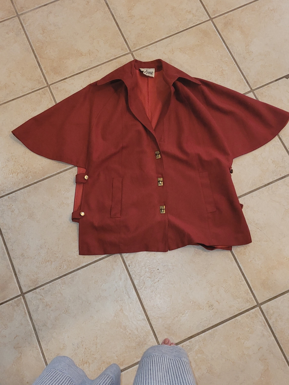 Vintage 70's Marjone Seattle red short sleeve blazer With Gold Clasps